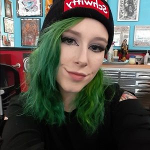 Meet your Posher, Sharlet